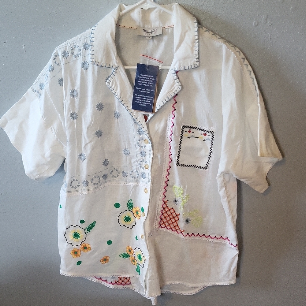 Tru Luxe Jeans White Floral Embroidered Button Down Shirt